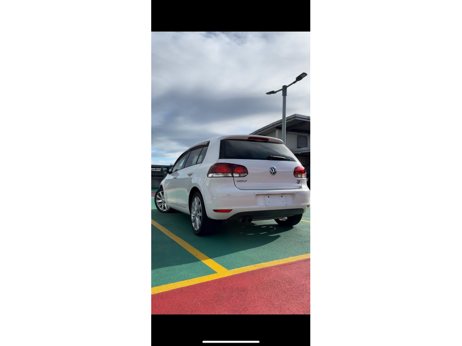 2012 Volkswagen Golf - image 5