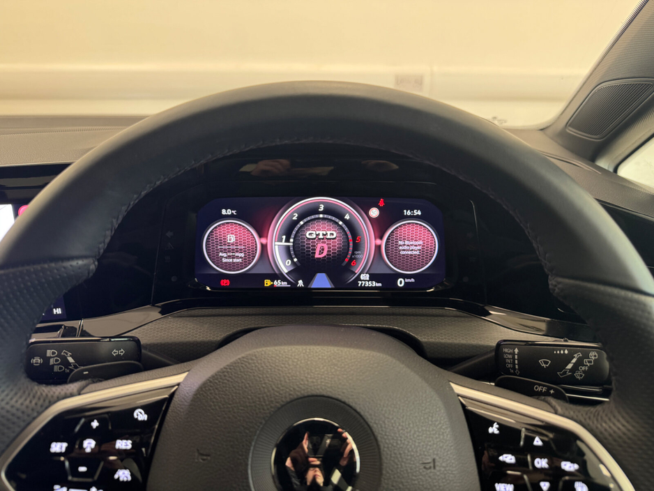 2021 Volkswagen Golf - image 12