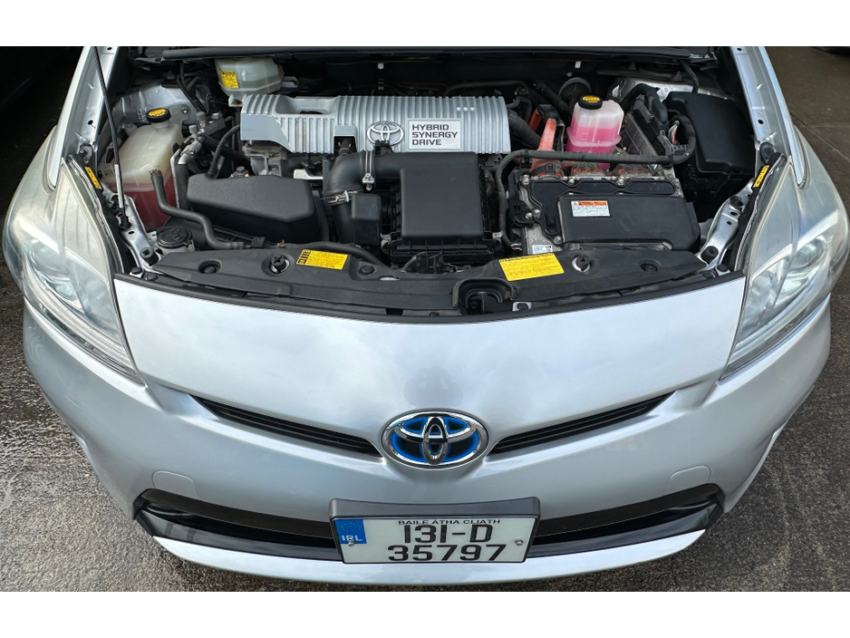 2013 Toyota Prius - image 8
