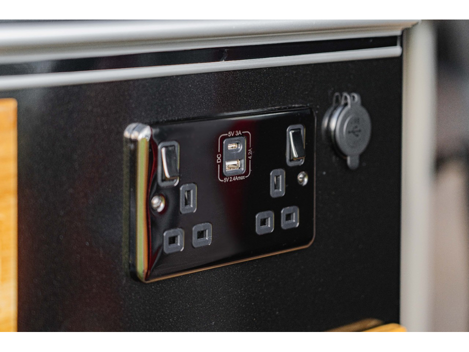 2021 Mercedes-Benz Vito - image 28