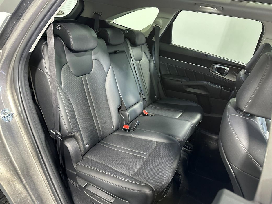 2024 Kia Sorento - image 13