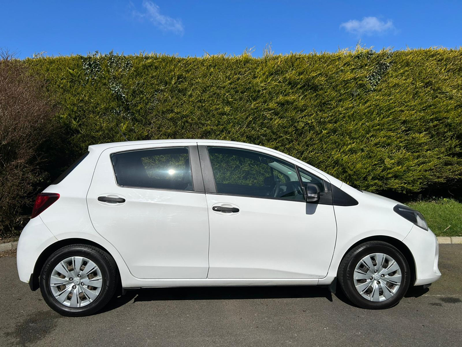 2016 Toyota Yaris - image 2