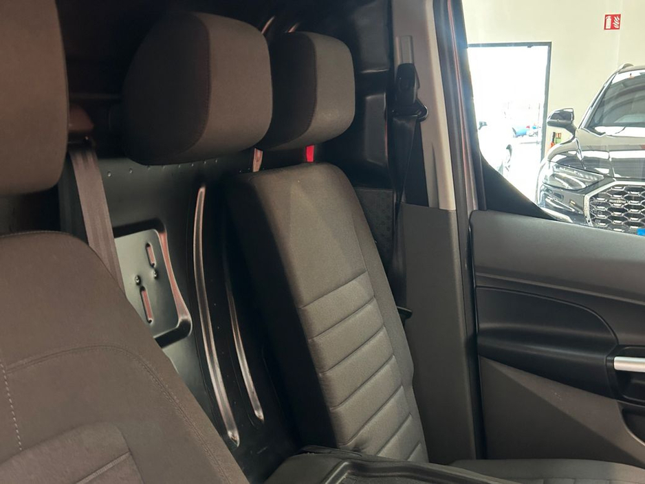 2024 Ford Transit Connect - image 15