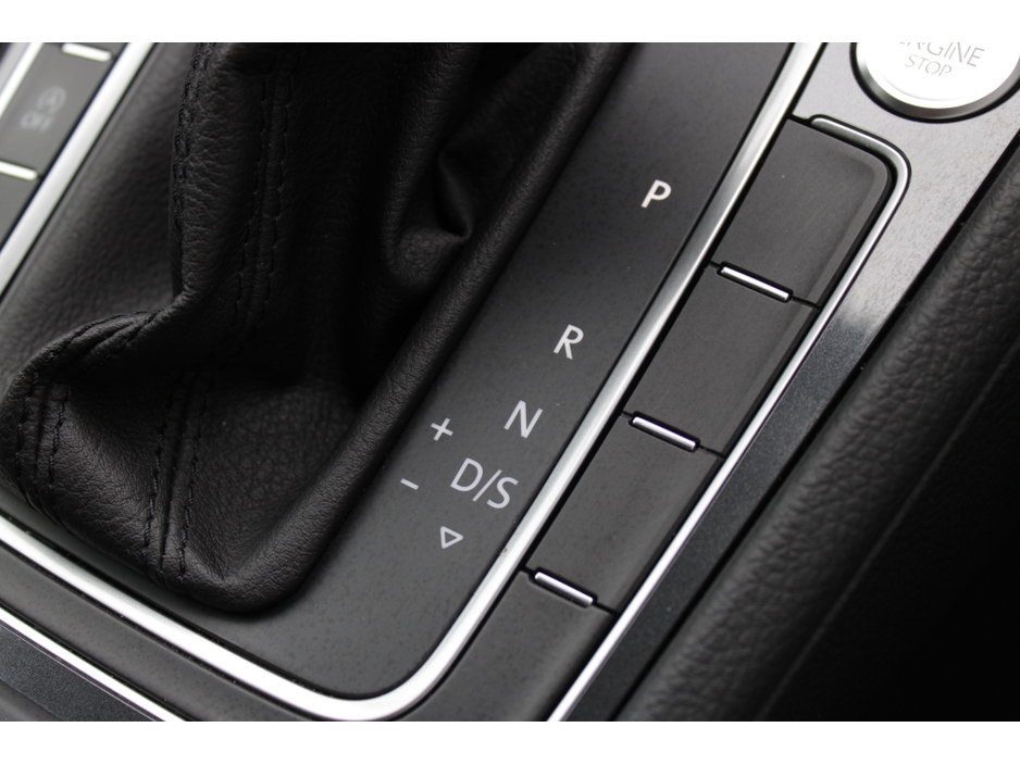 2019 Volkswagen Golf - image 16