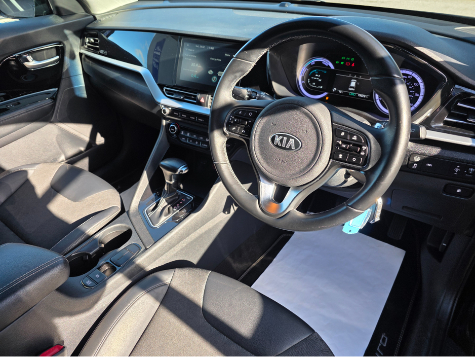 2020 Kia Niro - image 13