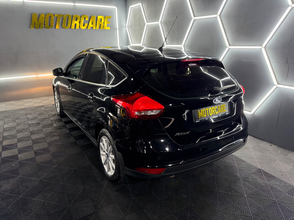2017 Ford Focus - image 9