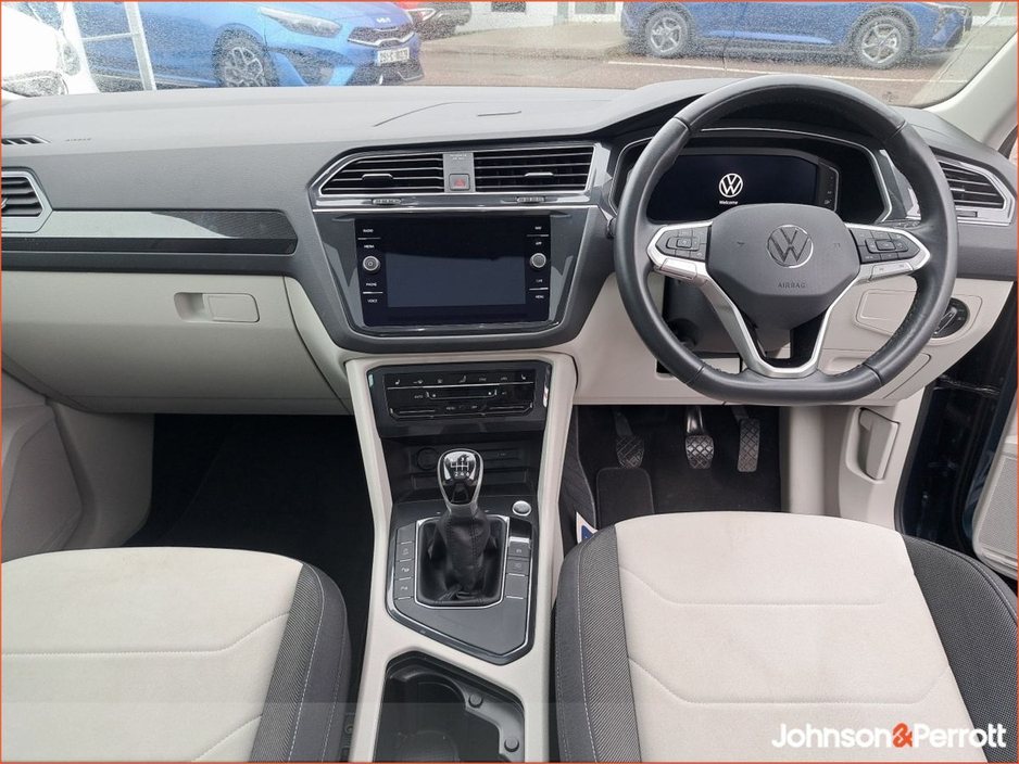 2024 Volkswagen Tiguan - image 4