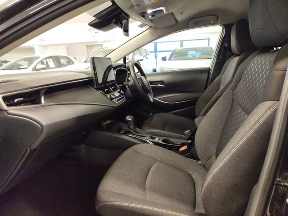 2025 Toyota Corolla - image 6