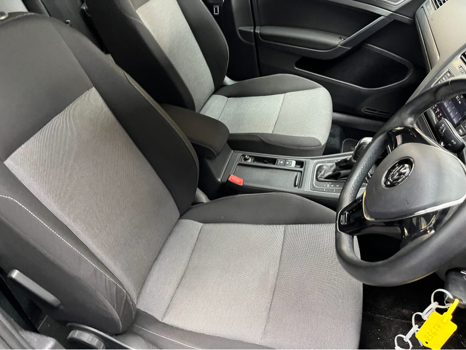 2014 Volkswagen Golf - image 10