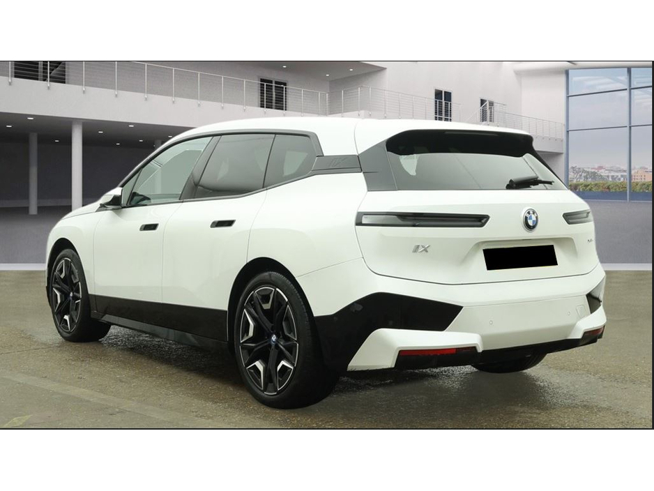 2023 BMW iX XDRIVE40 M SPORT EDITION // PANORAMIC ROOF €45,950