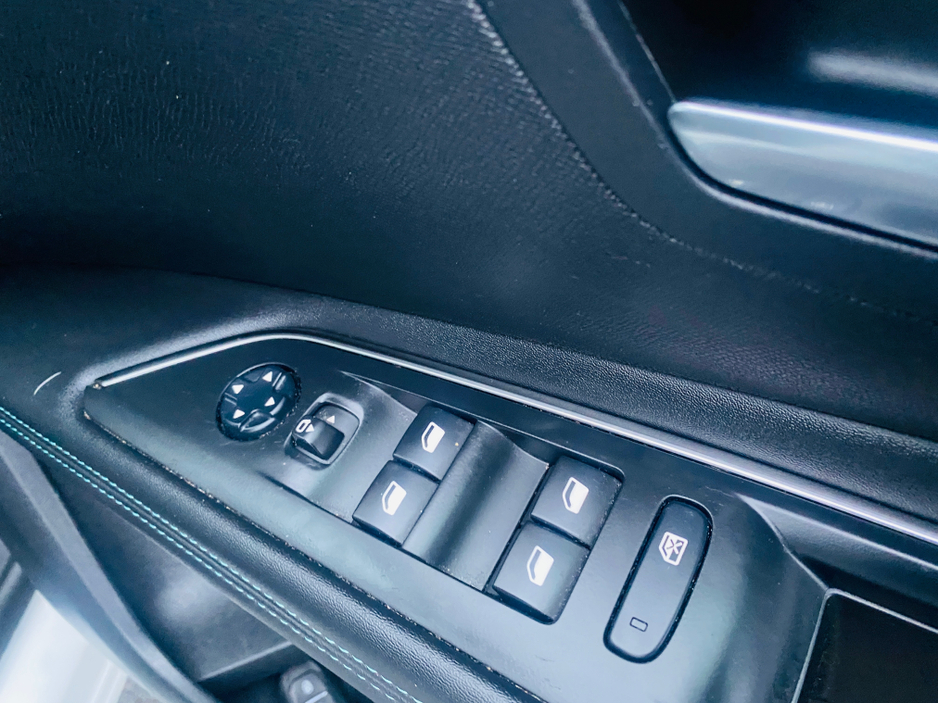 2022 Peugeot 3008 - image 13