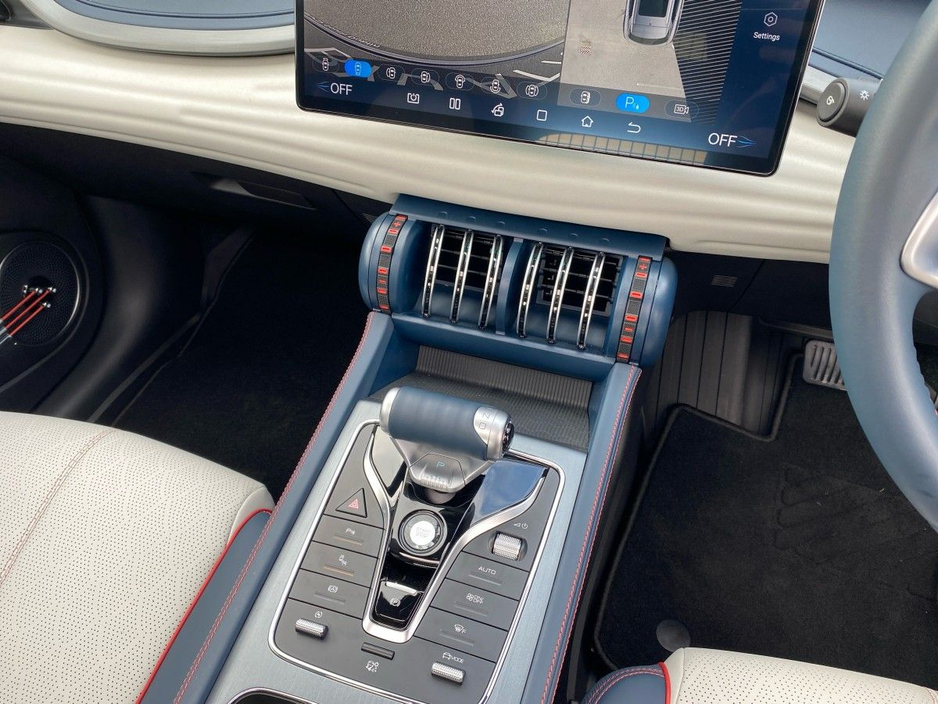 2025 BYD ATTO 3 - image 8