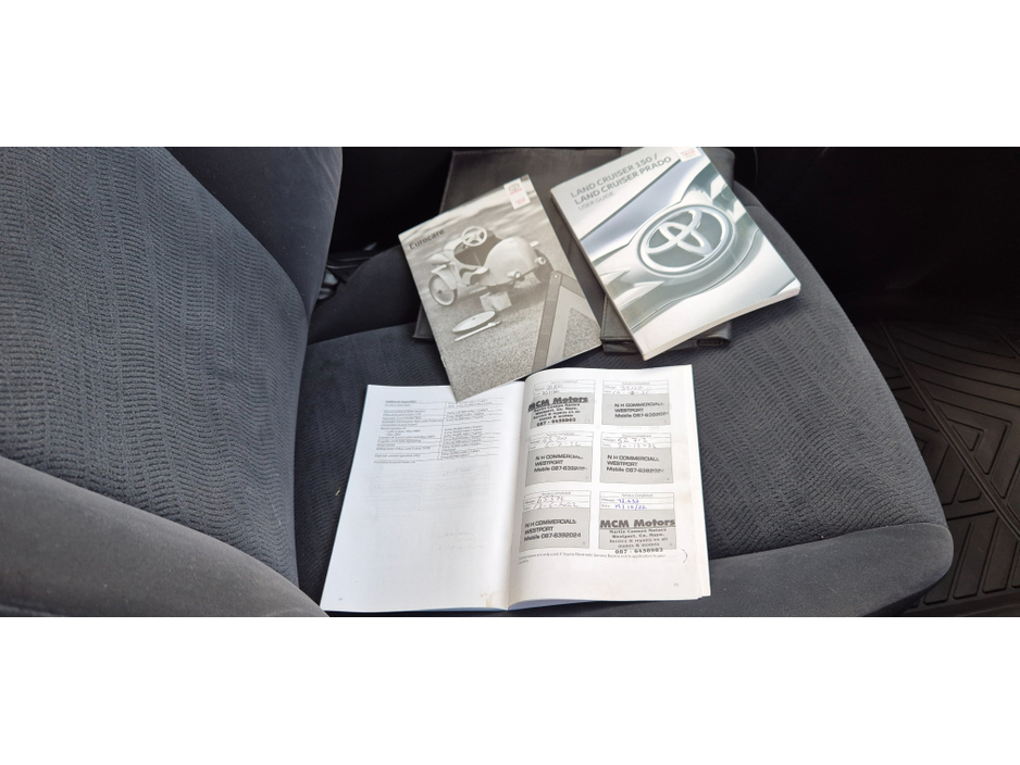 2020 Toyota Landcruiser - image 9