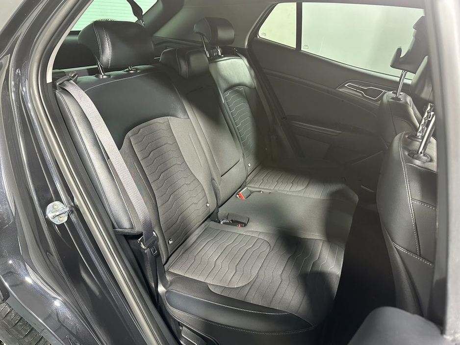 2022 Kia Sportage - image 11