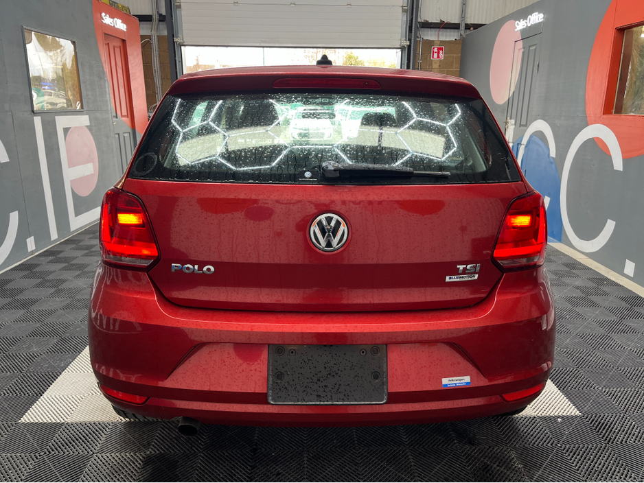 2015 Volkswagen Polo - image 3