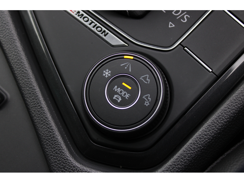 2018 Volkswagen Tiguan - image 19