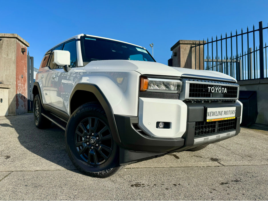 2025 Toyota Landcruiser - image 8