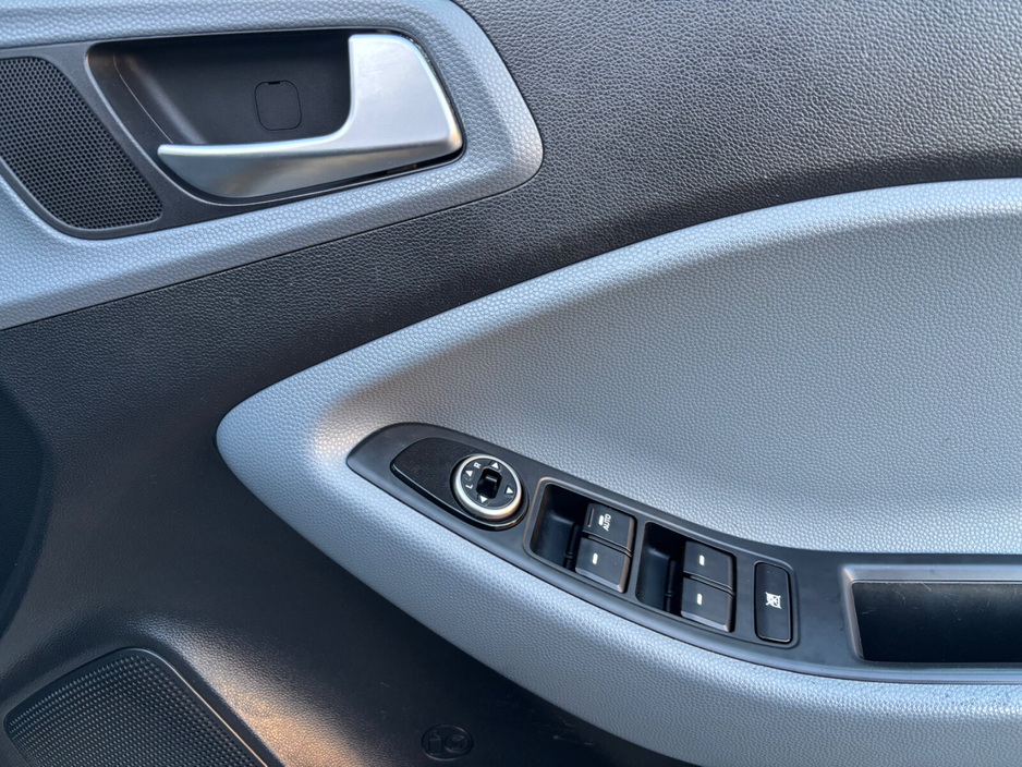 2016 Hyundai i20 - image 19