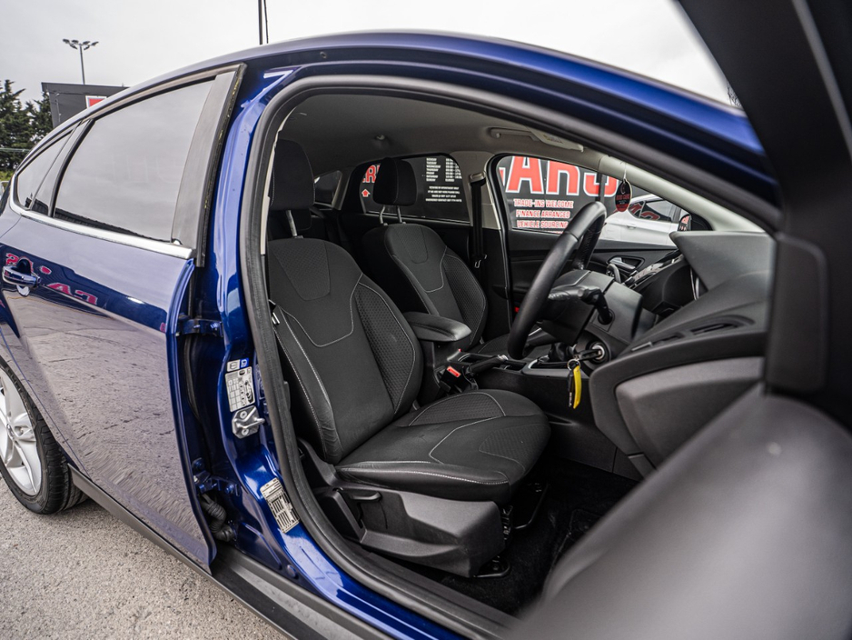 2016 Ford Focus - image 19