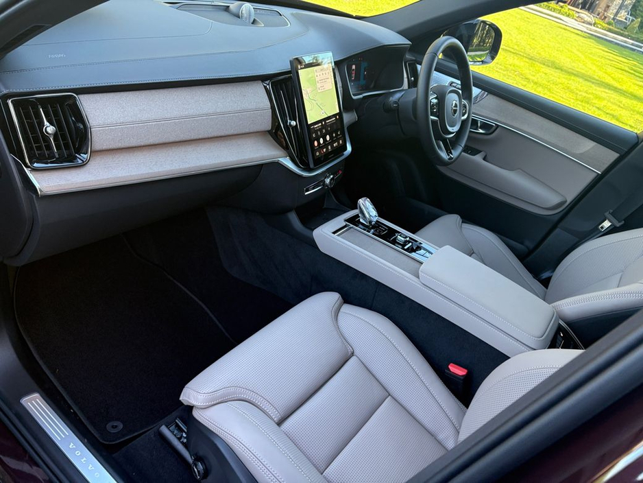 2026 Volvo XC90 - image 8