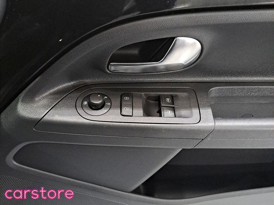 2017 Volkswagen up! - image 17