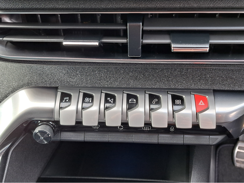 2022 Peugeot 3008 - image 23