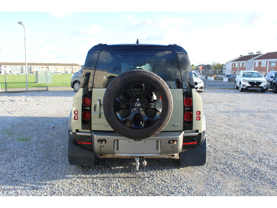 2022 Land Rover Defender - image 12