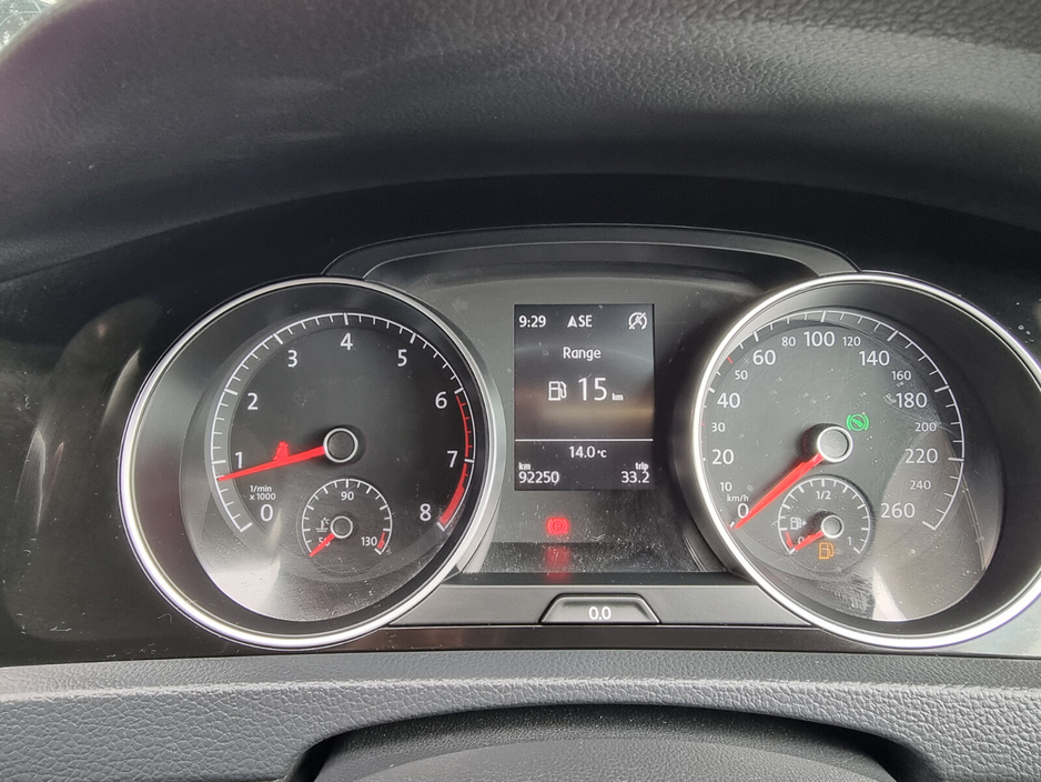 2016 Volkswagen Golf - image 17