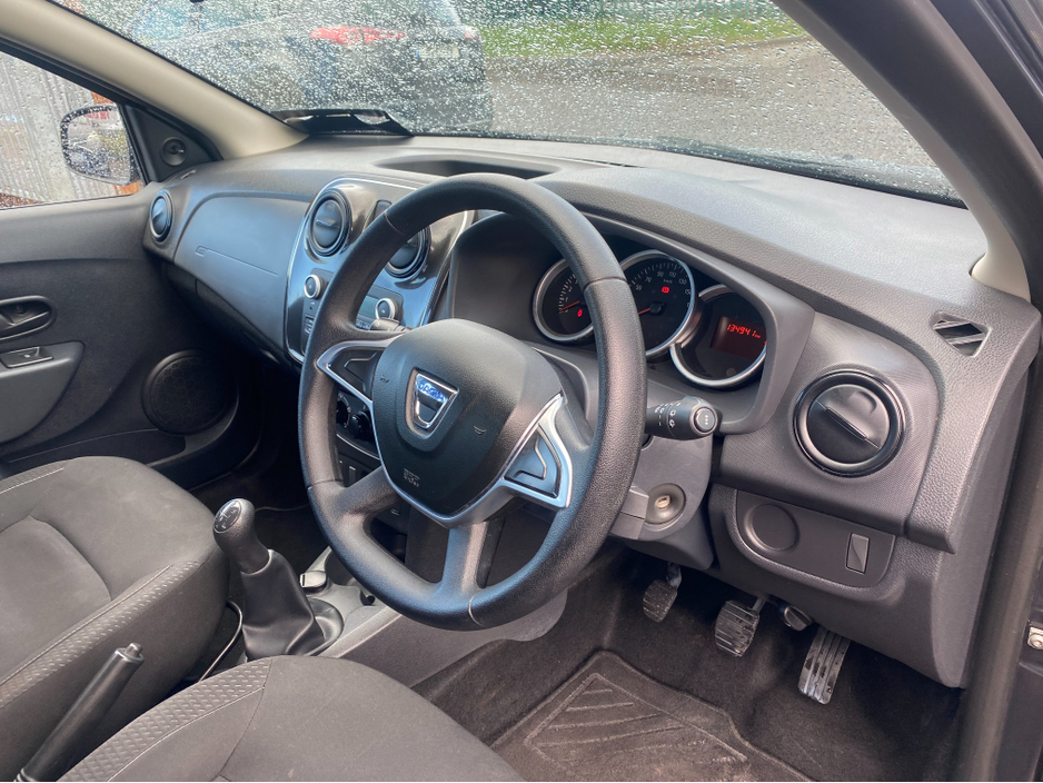 2017 Dacia Sandero - image 11