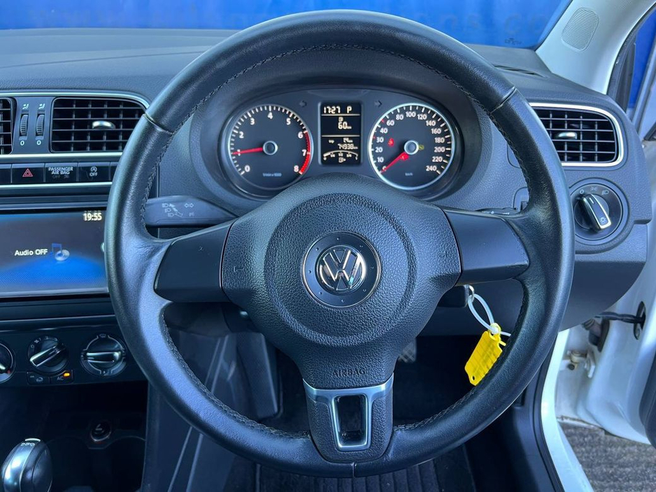 2014 Volkswagen Polo - image 4