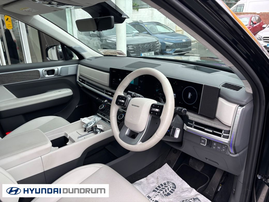 2025 Hyundai Santa Fe - image 8