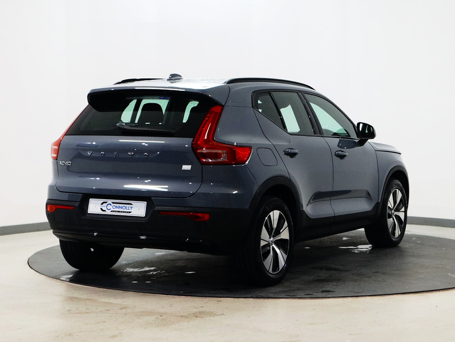 2023 Volvo XC40 - image 3