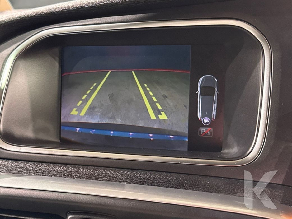 2018 Volvo V40 - image 24