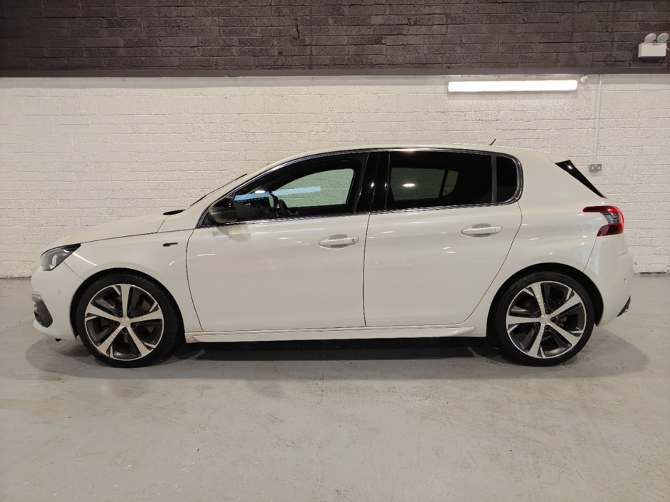 2019 Peugeot 308 - image 3