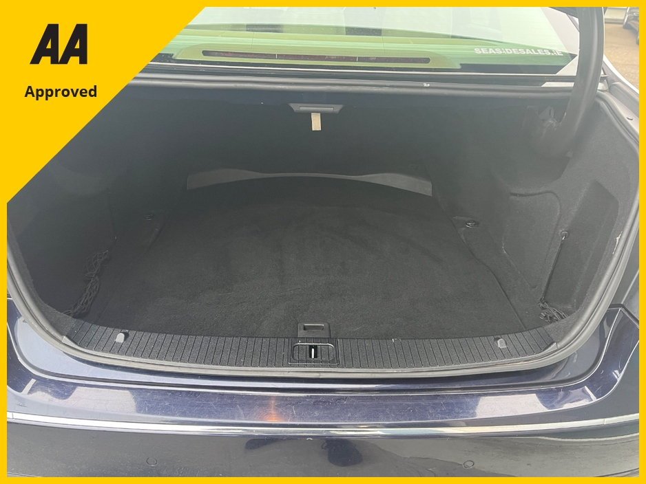 2010 Mercedes-Benz E Class - image 12