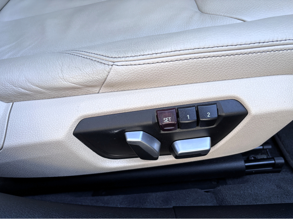 2016 BMW 3 Series 330e LUXURY SALOON €19,950