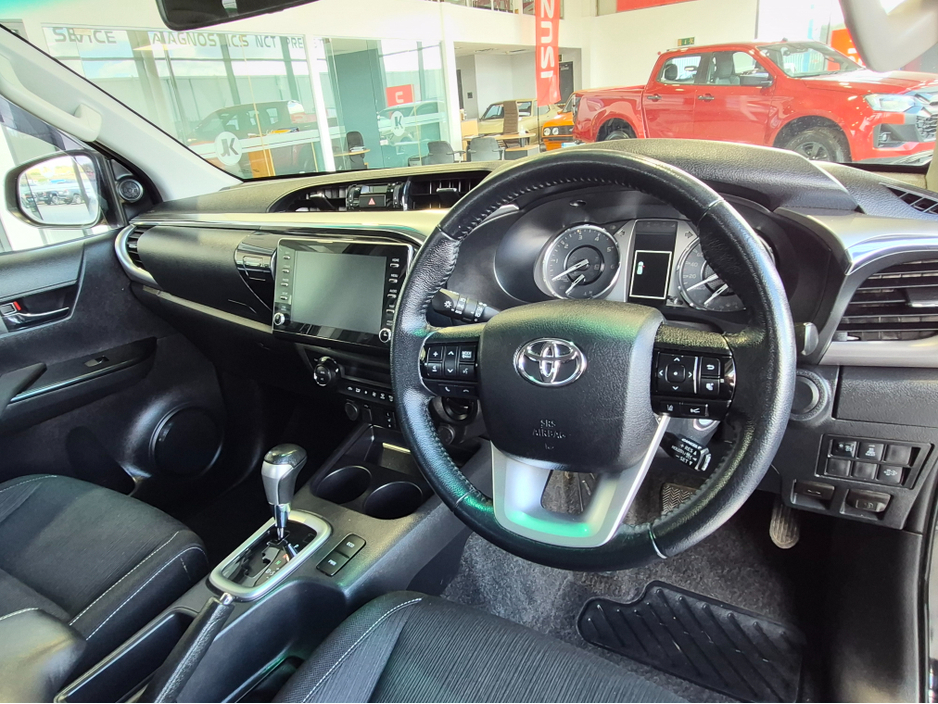 2022 Toyota Hilux - image 9