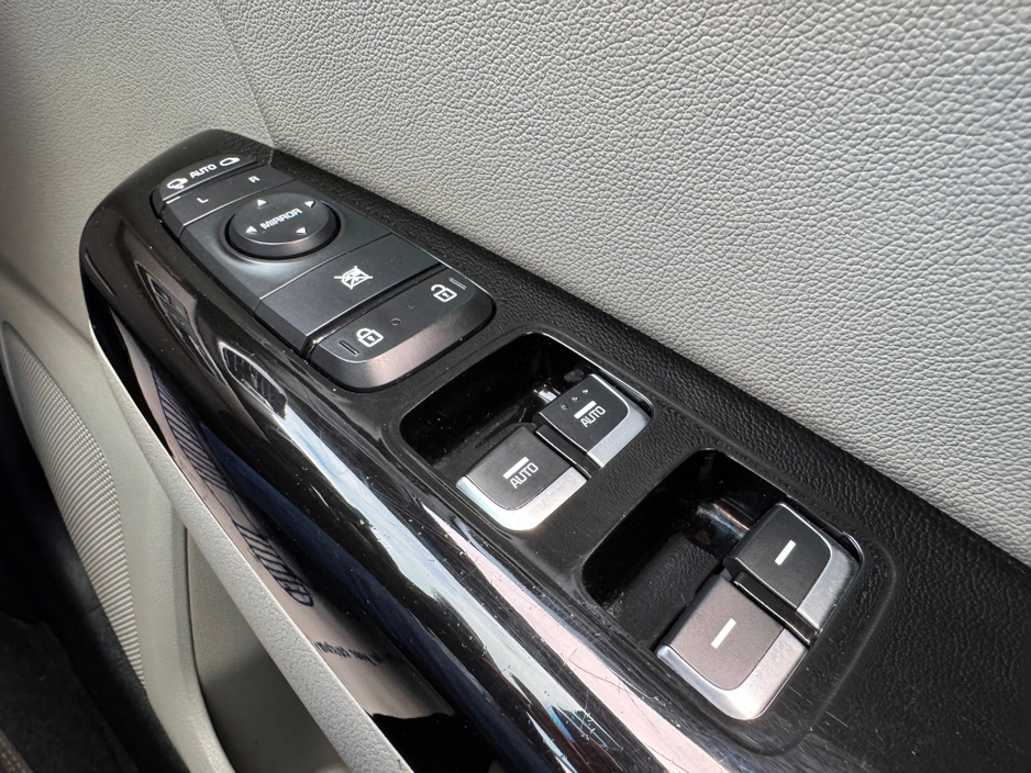 2021 Kia Sportage - image 26