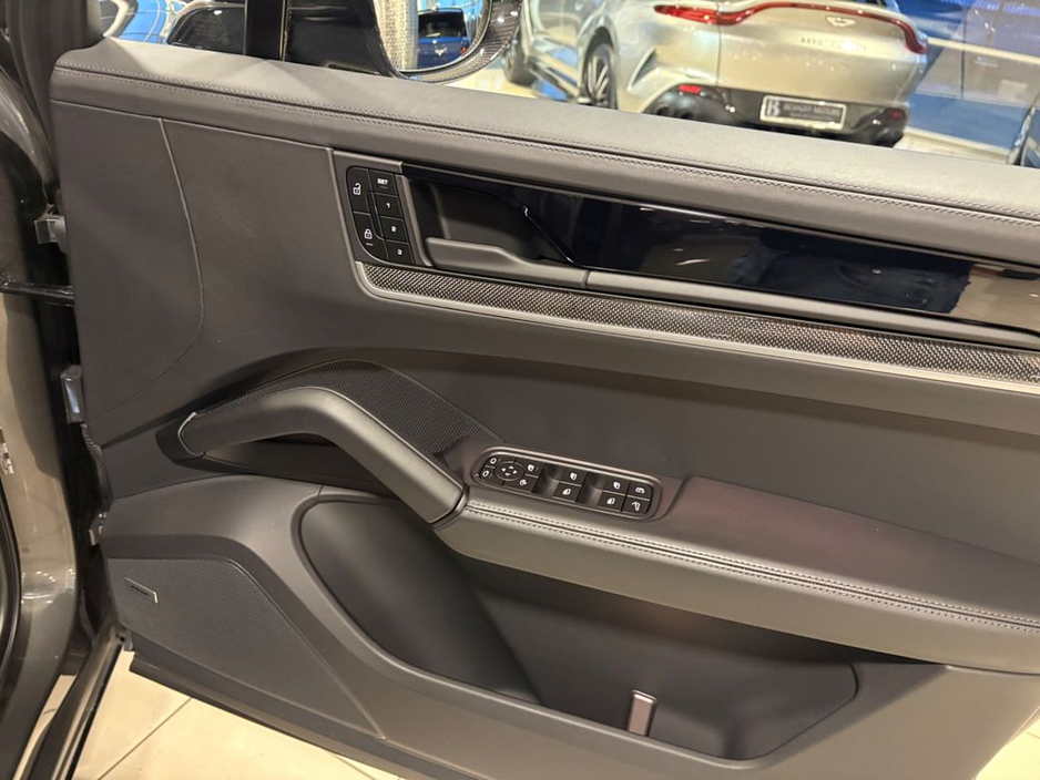 2024 Porsche Cayenne - image 36