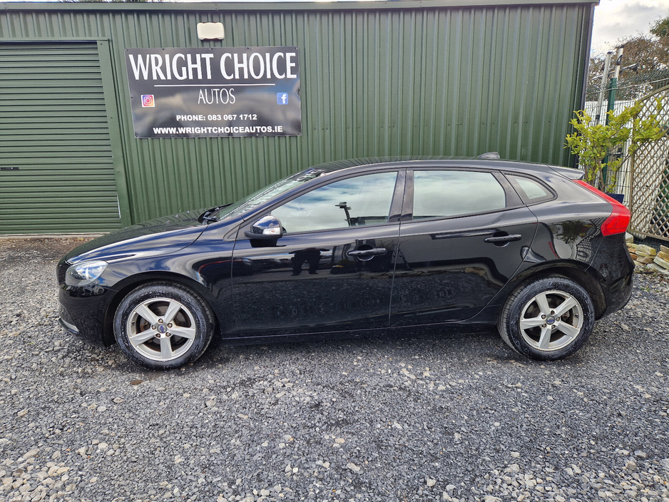 2013 Volvo V40 - image 9