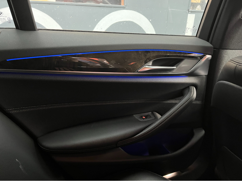 2018 BMW 5 Series - image 16