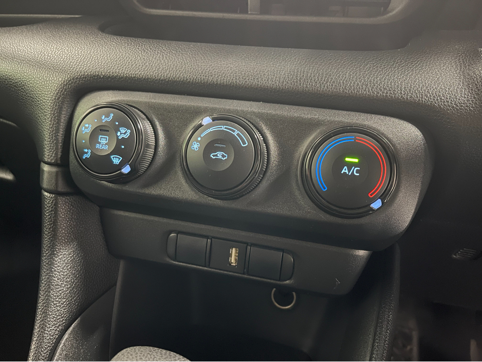 2020 Toyota Yaris - image 9