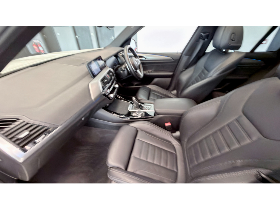 2021 BMW X3 - image 9