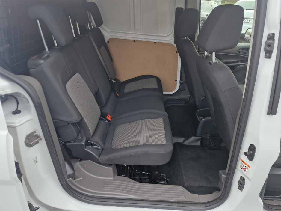 2022 Ford Transit Connect - image 11