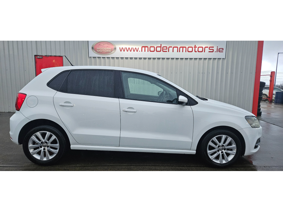2015 Volkswagen Polo auto 1.2 comfortline plus low kms high spec €10,995