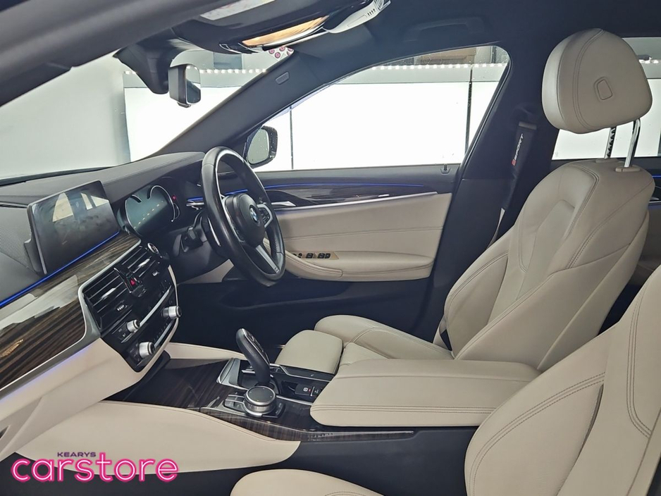 2018 BMW 5 Series - image 12