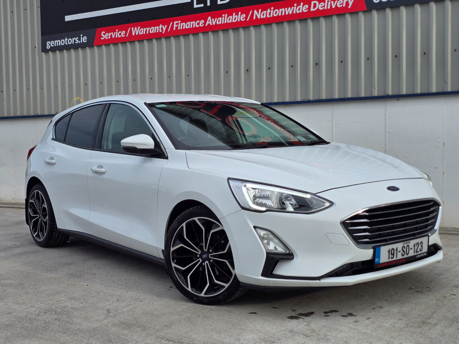 2019 Ford Focus - image 2