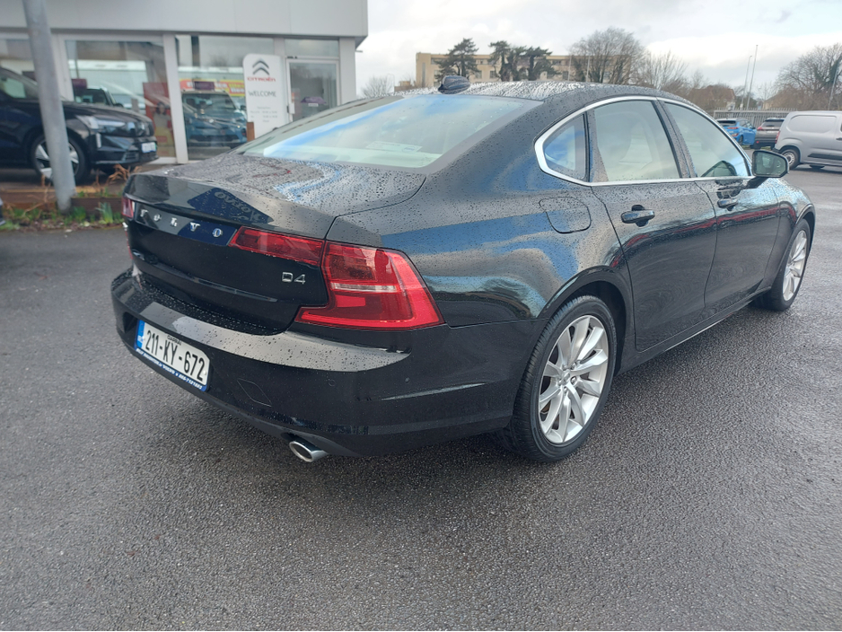 2021 Volvo S90 D4 MOMENTUM AT 4DR AUTO €34,950