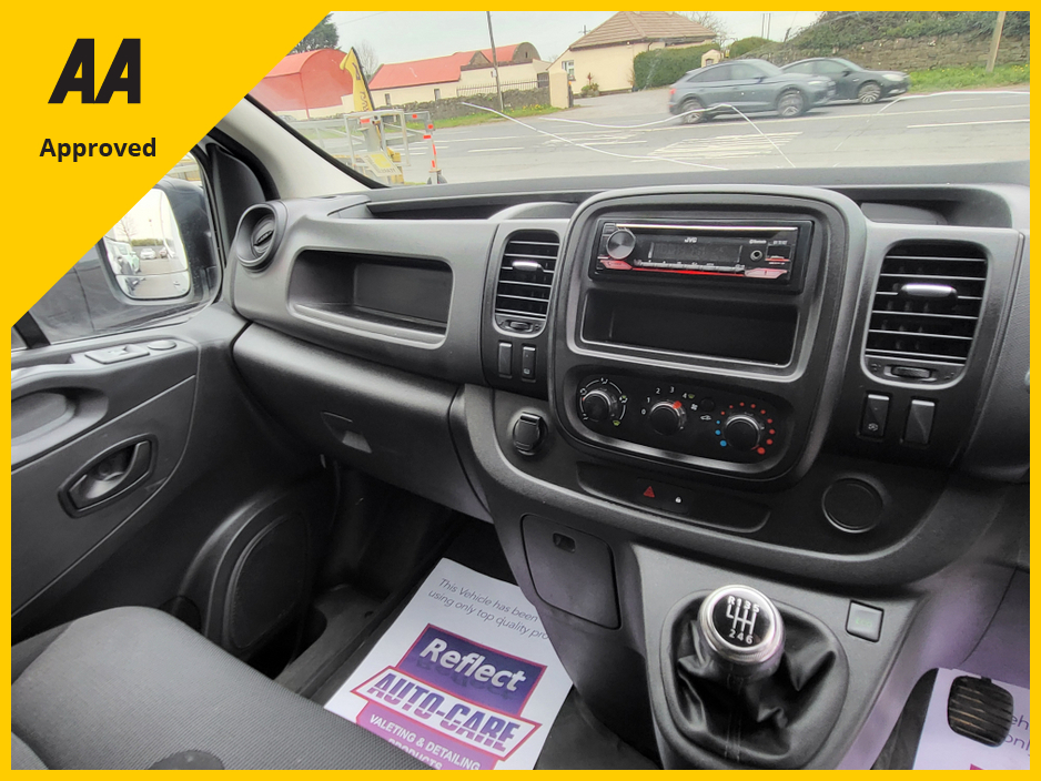 2021 Renault Trafic - image 3