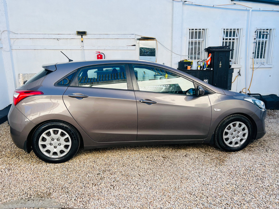 2013 Hyundai i30 - image 6